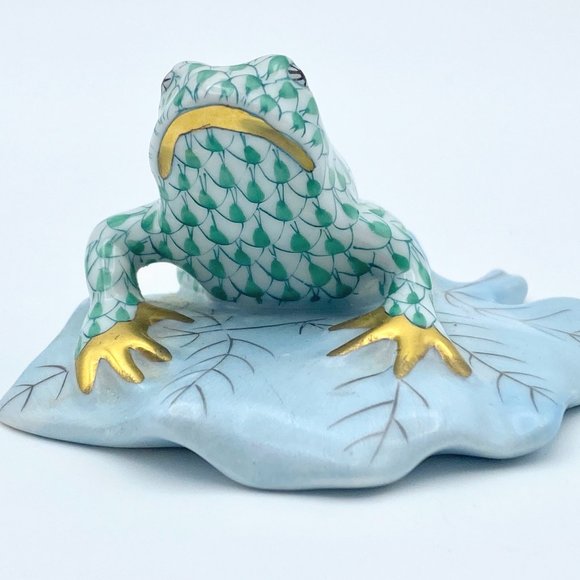 Herend fine porcelain green fishnet Frog on Lily pad figurine 3" MC1548